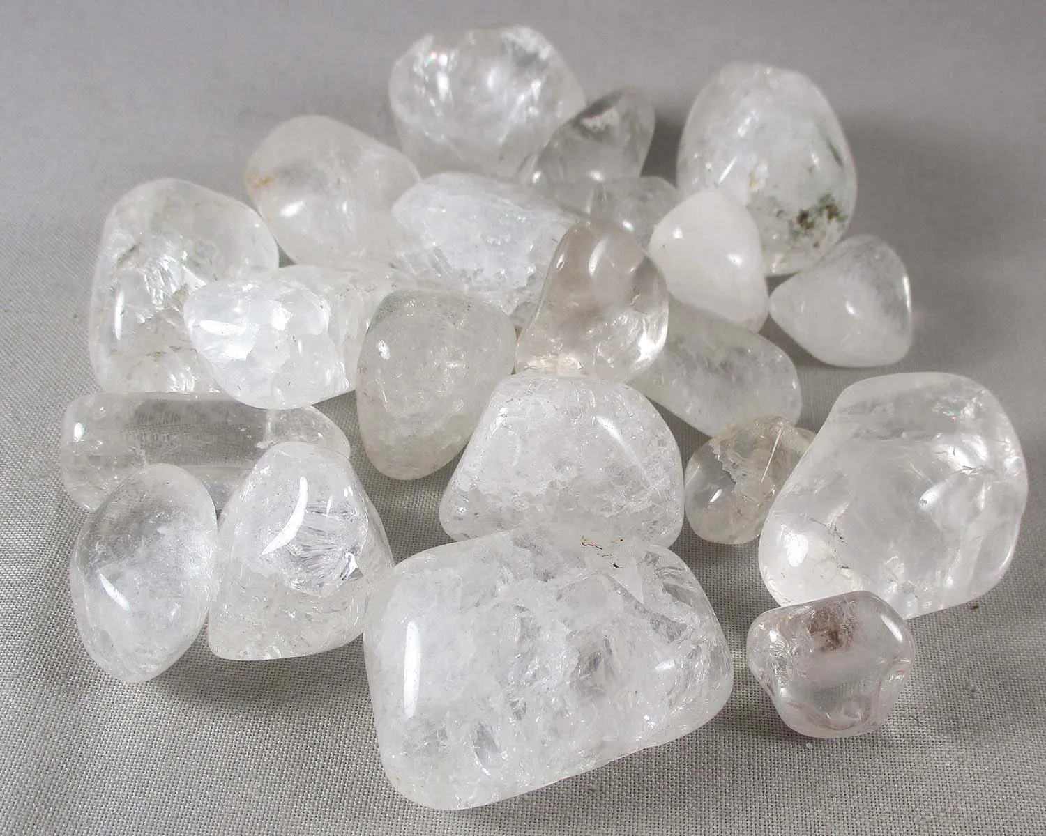 25% OFF!  Crackle Quartz Polished Stones 3pcs T655*