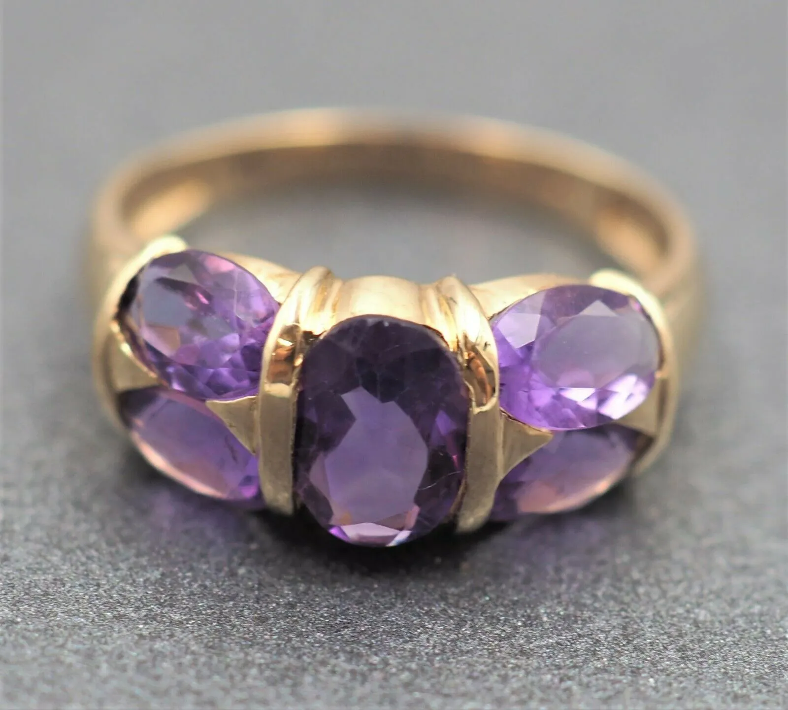 9ct Yellow Gold & Amethyst Ring