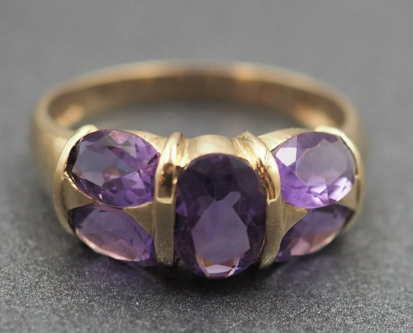 9ct Yellow Gold & Amethyst Ring