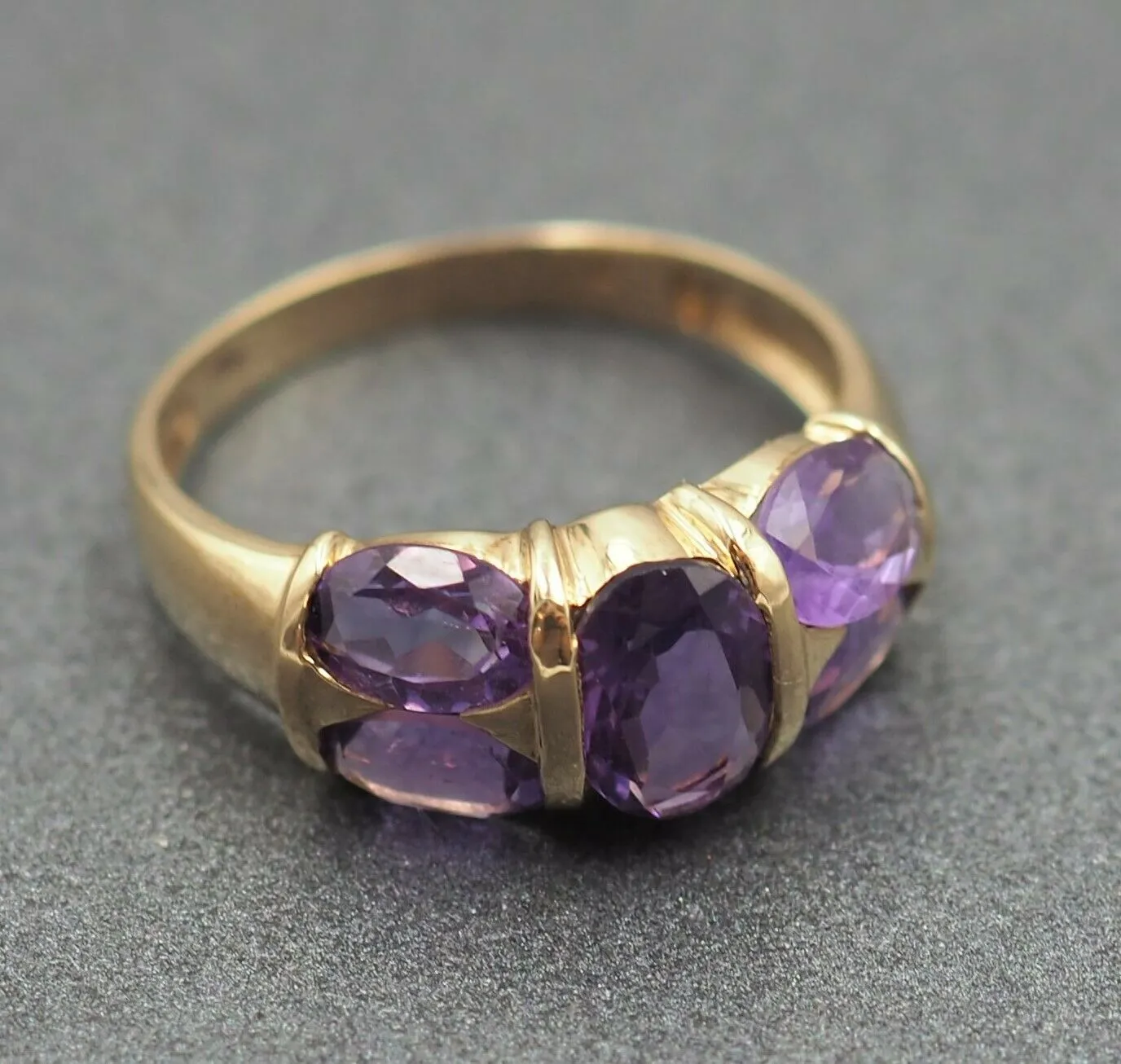 9ct Yellow Gold & Amethyst Ring