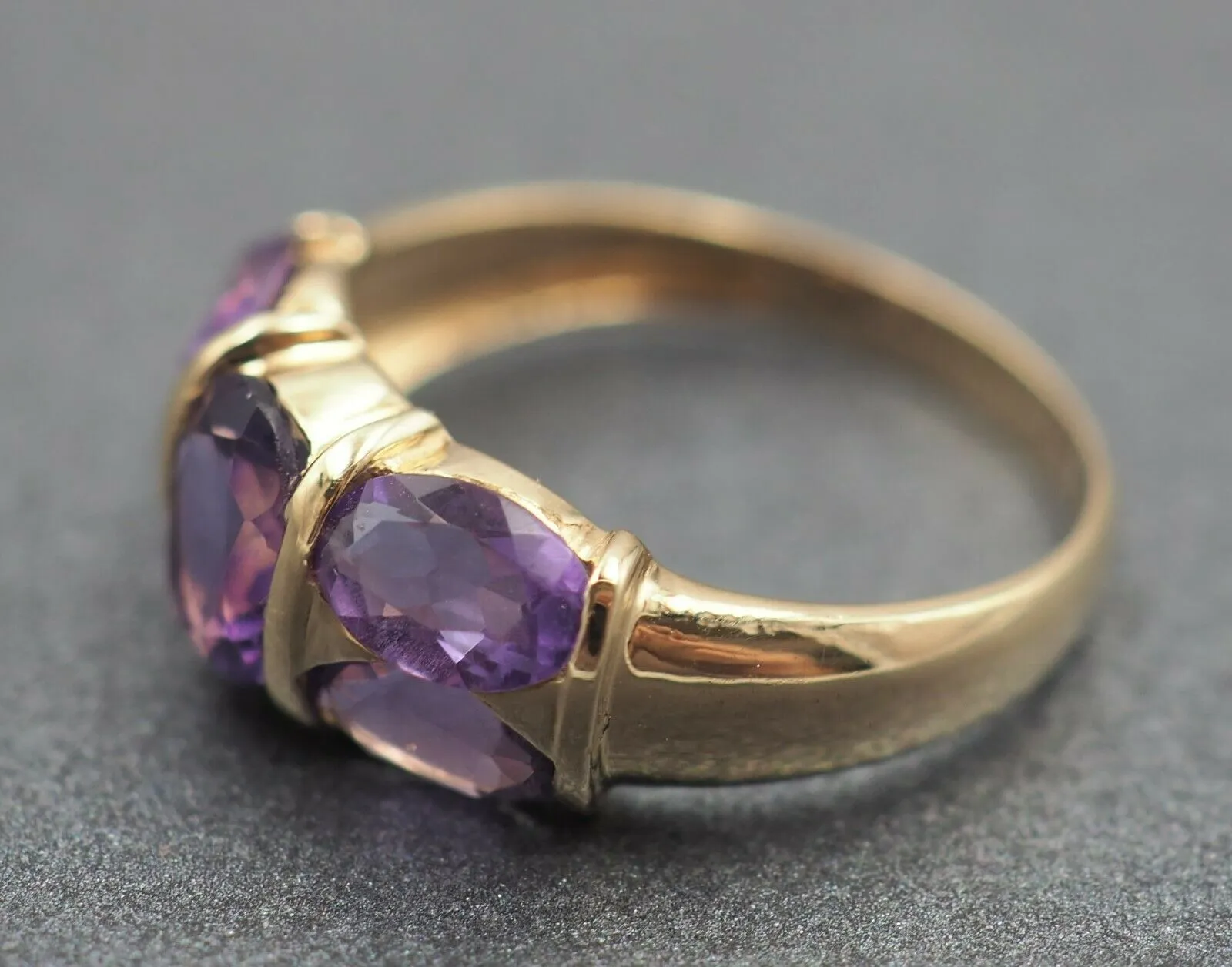 9ct Yellow Gold & Amethyst Ring