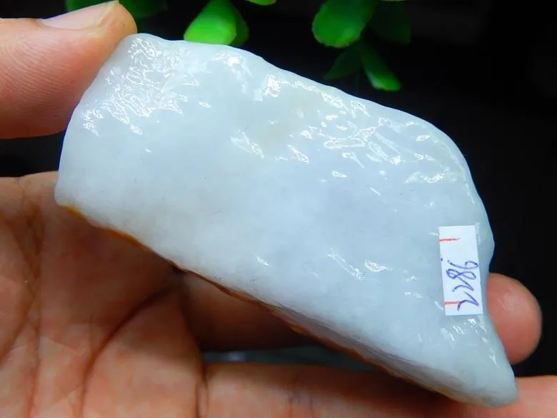 Natural Jade Rough Jadeite Raw (105g, 68X35X26mm)