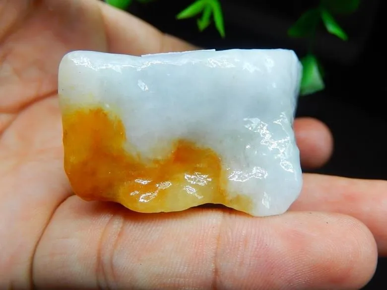 Natural Jade Rough Jadeite Raw (105g, 68X35X26mm)