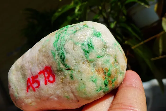 Natural Jade Rough Jadeite Raw (341g,7.6X5.1X4.2cm)