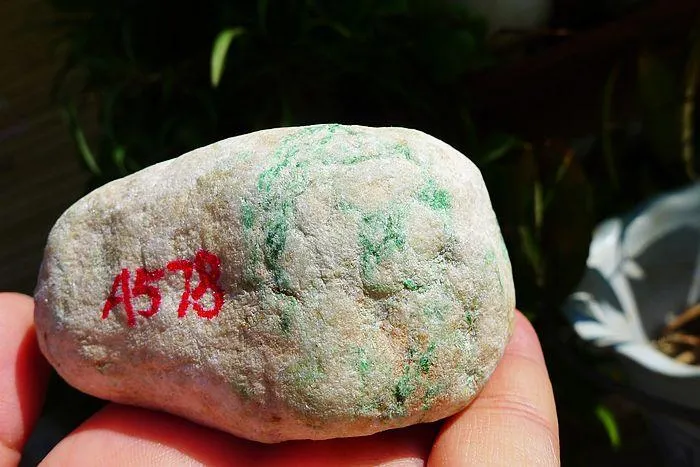 Natural Jade Rough Jadeite Raw (341g,7.6X5.1X4.2cm)