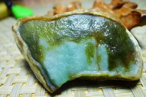 Natural Jade Rough Jadeite Raw (78g,6.8X3.6X2cm)