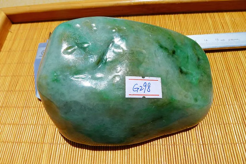 Natural Jade Rough Jadeite Raw (848g,11.3X6.9X5.9cm)