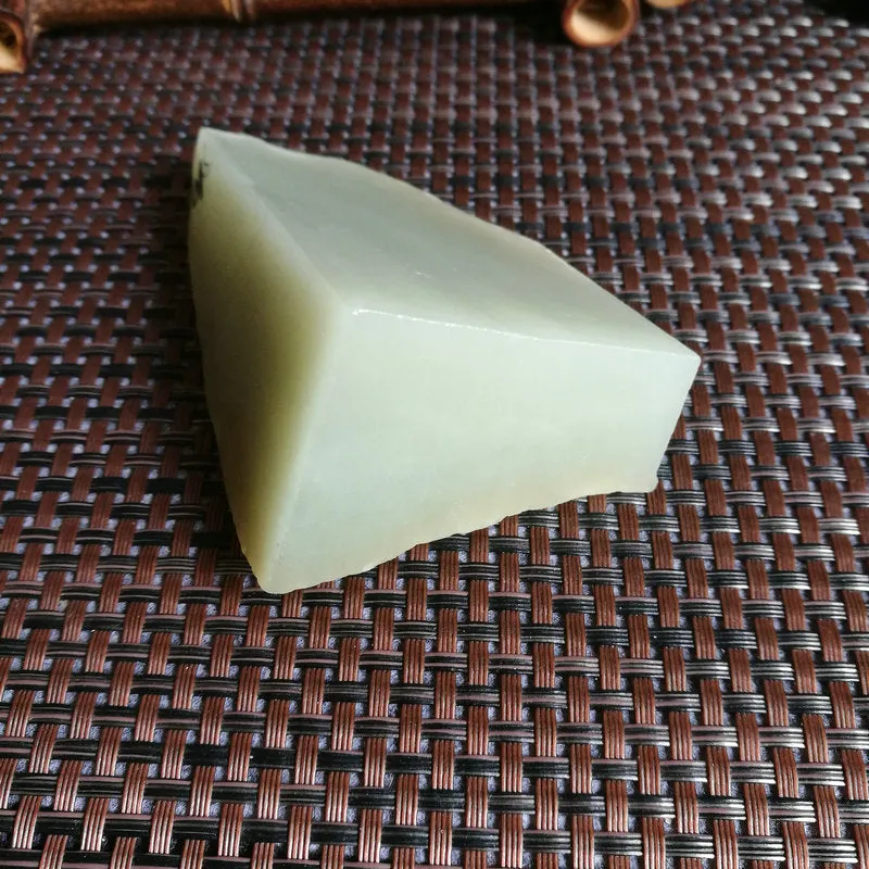 Natural Kunlun Jade Rough Nephrite Raw (192g,8X5X3.5cm)