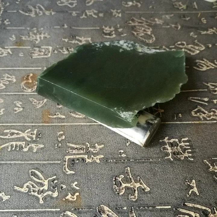 Natural Kunlun Jade Rough Nephrite Raw (212g, 9X6X1.4cm)