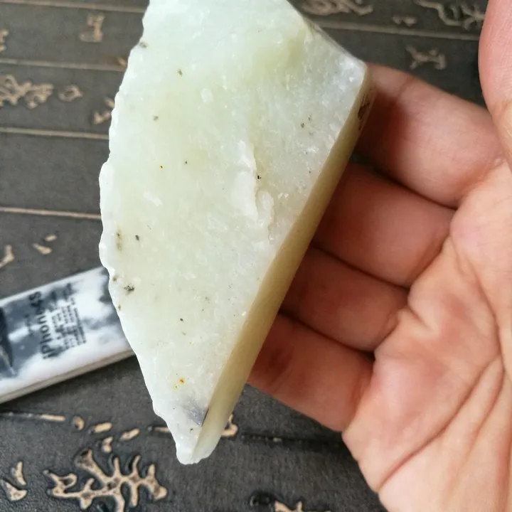 Natural Siberian Jade Rough Nephrite Raw (144g, 9.5X4X3cm)