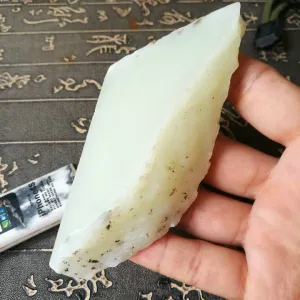 Natural Siberian Jade Rough Nephrite Raw (144g, 9.5X4X3cm)